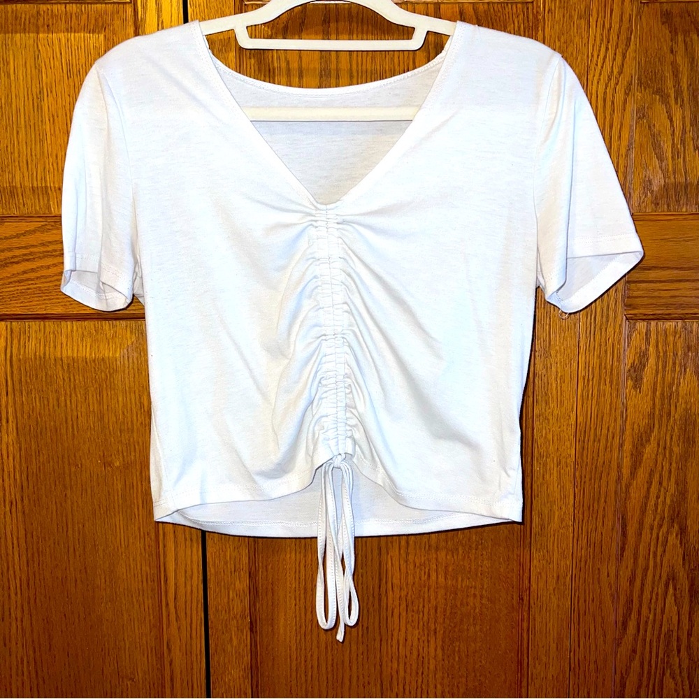 White crop top t-shirt
